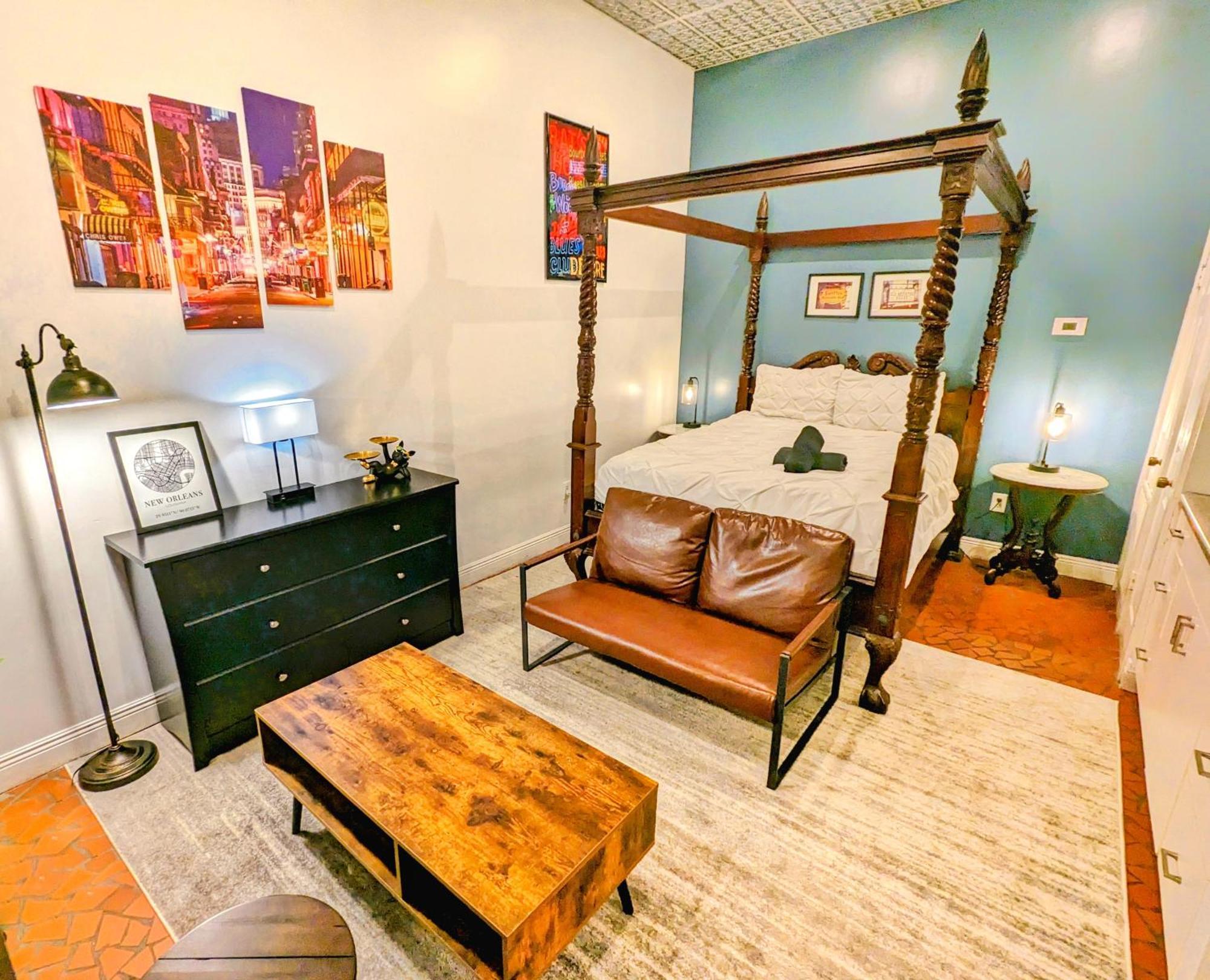Deluxe Queen Room,1554105277:JPEG
